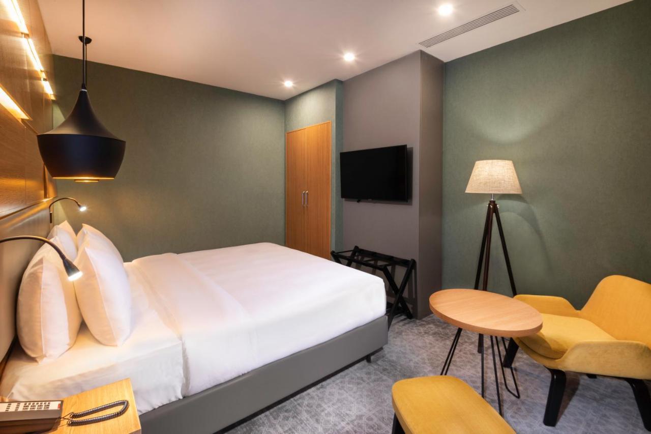 Holiday Inn Yerevan - Republic Square By Ihg Exterior photo